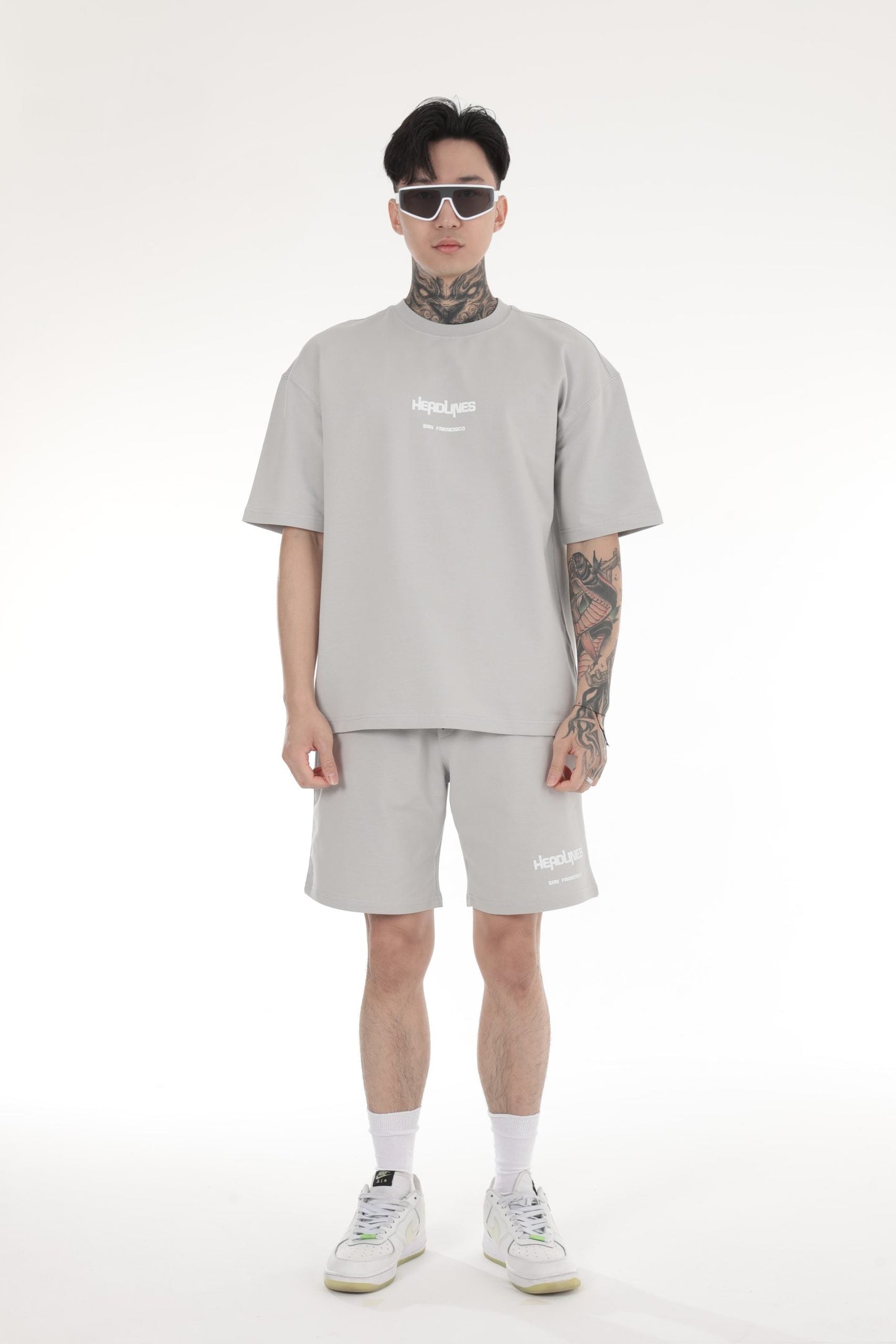 ZWEITEILER HEADLINES BEDRUCKTES OVERSIZE T-SHIRT UND SHORTS