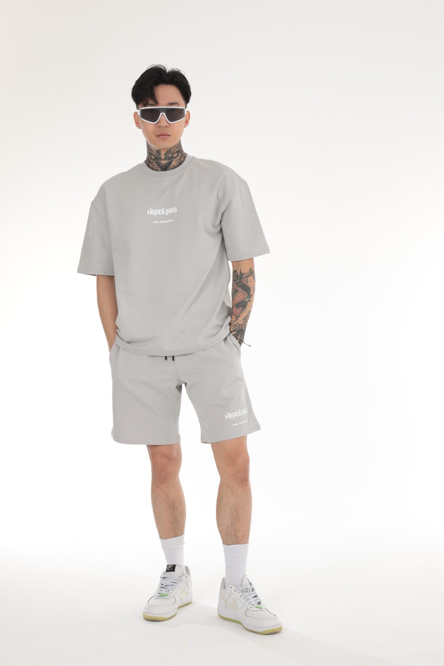 ZWEITEILER HEADLINES BEDRUCKTES OVERSIZE T-SHIRT UND SHORTS