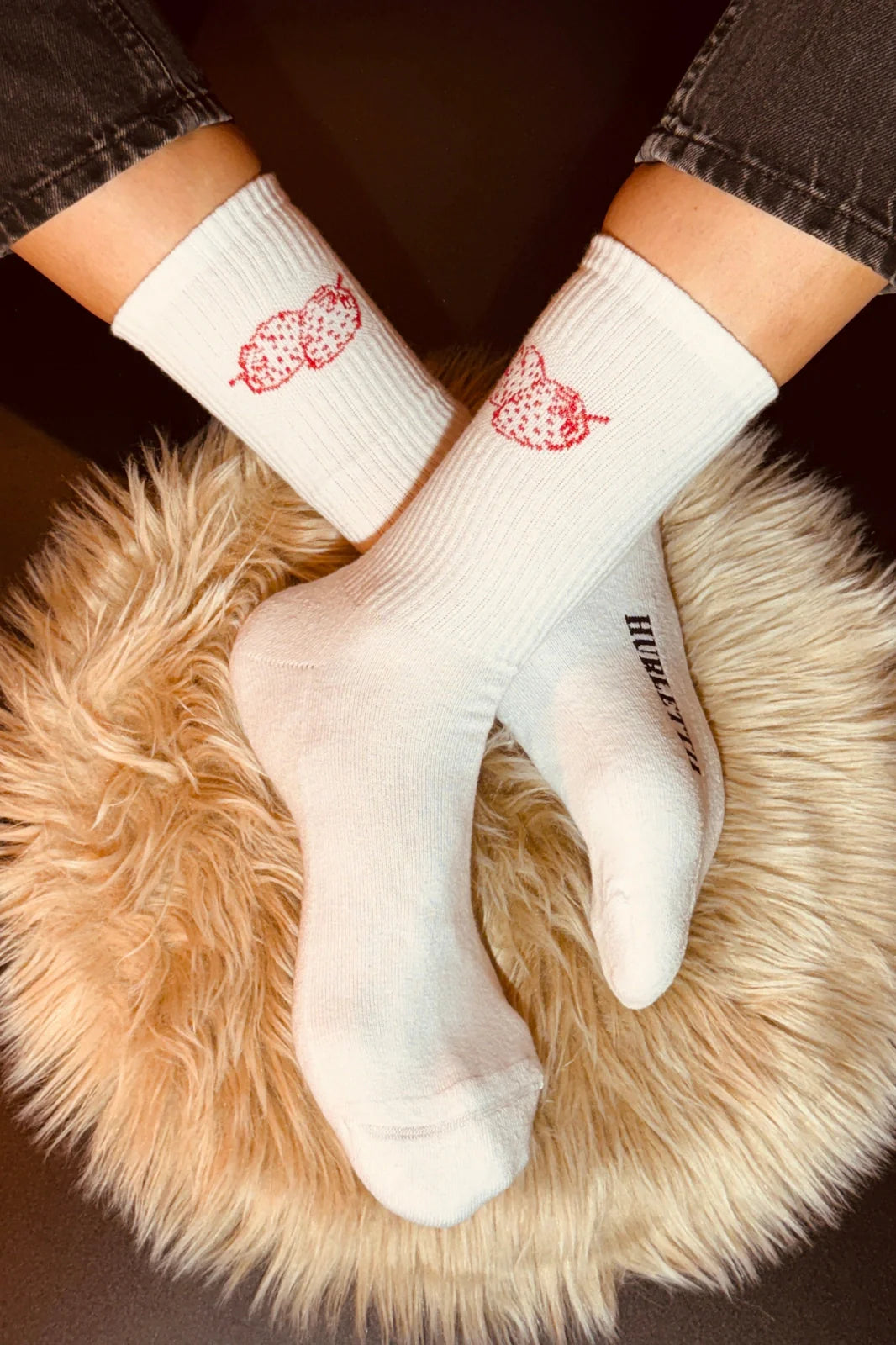 HURLETTH TENNISSOCKEN MIT ERDBEERMUSTER