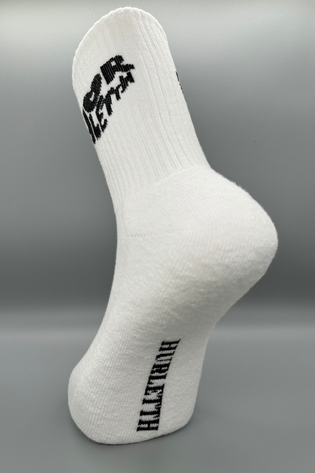 HURLETTH TENNISSOCKEN MIT SCHWARZEM HERZMUSTER